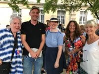 Kirsten Nottelmann Rav, festivaldirektør Bruno Avergnat, Camille í Dali, Maria Santana og Anne Passerat ved gadeteaterfestival Chalon Dans La Rue. Foto: PR.