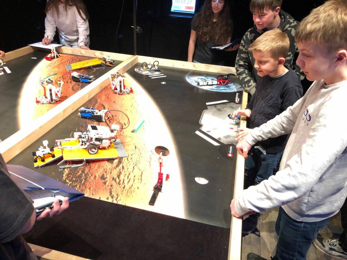 Elever fra Næstveds 6. klasser tager coronarevanche i konkurrencen LEGO Space Challenge