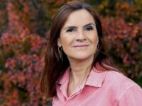 Ulla Dyrløv deler ud af gode råd til forældre på Næstved Bibliotek. Foto: Lea Meilandt